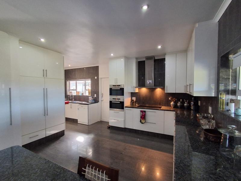 4 Bedroom Property for Sale in Stilbaai Wes Western Cape